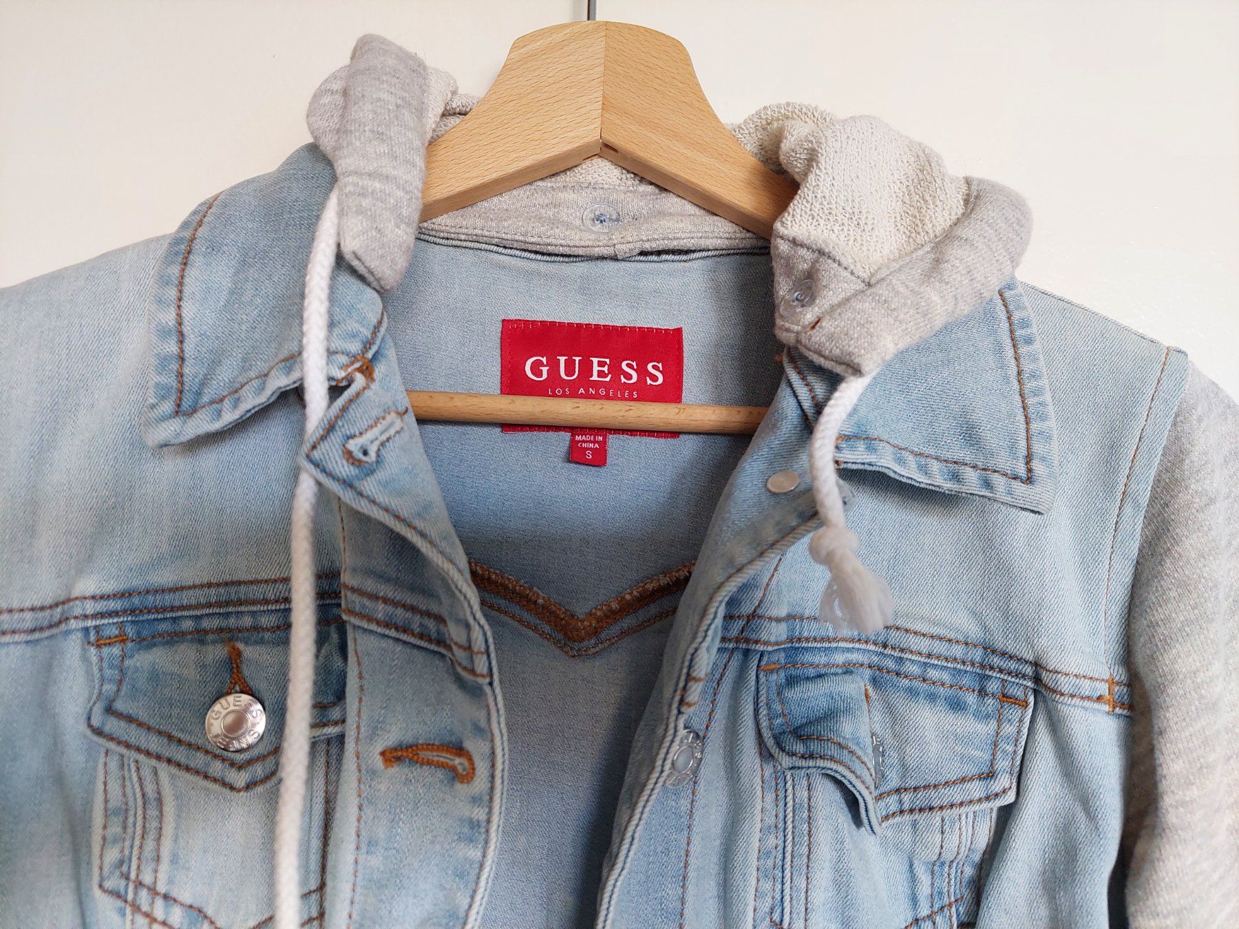 Guess Giacche: GUESS JEANSJACKE GR. S – Usato da Münchenstein venduto da Strupfi 1
