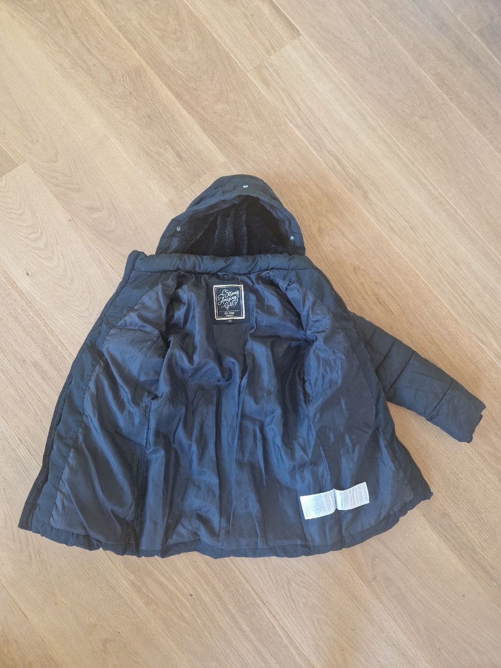 Giacche & Cappotti: Mädchen Winterjacke schwarz Gr. 134 – Usato da Winterthur venduto da Tobolog 1