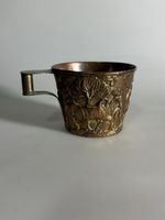 NO RESERVE Tazza antica in rame con manico decoro sbalzato