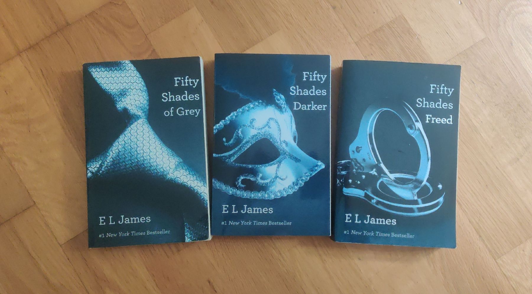 Bücher: Fifty Shades Trilogie auf Englisch – Gebraucht aus Langendorf von KleeneFlaume