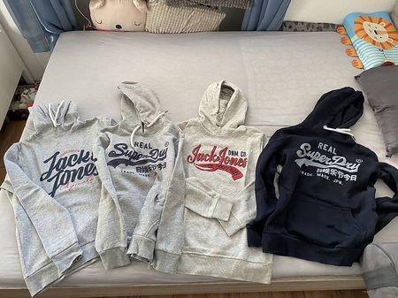 4 Hoodies Von Jack&Jones und SuperDry Grösse S