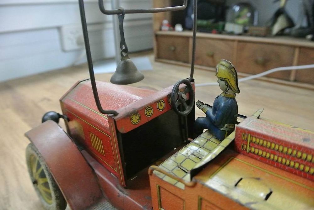 Blechspielzeug/Feuerwehrwagen/Distler (Gebraucht) in Worben für CHF 260 ...