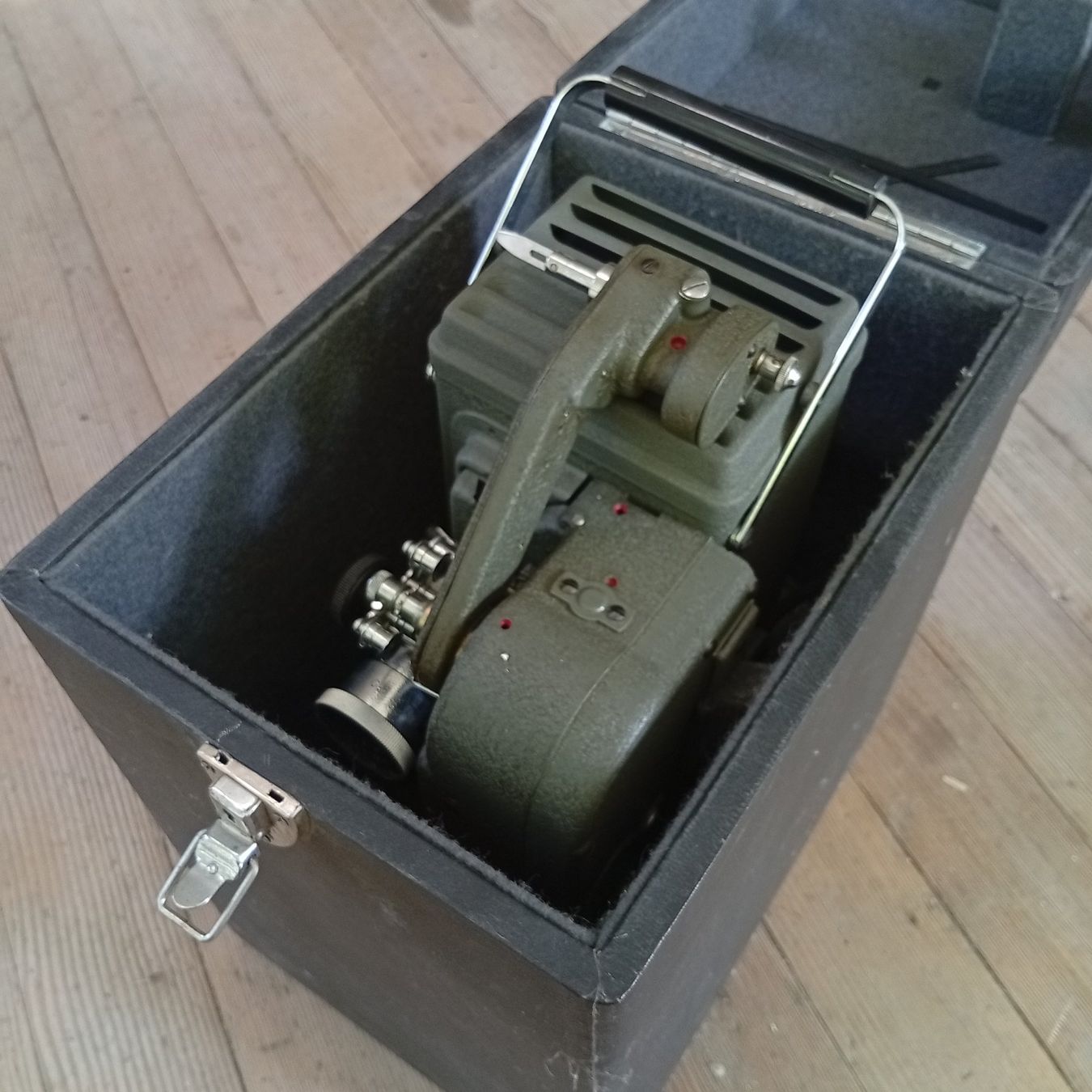 Bolex Proiettori: projecteur 8mm Bolex G8 / 1940 – Usato da Biel-Bienne venduto da monsieur_jelmoli 1