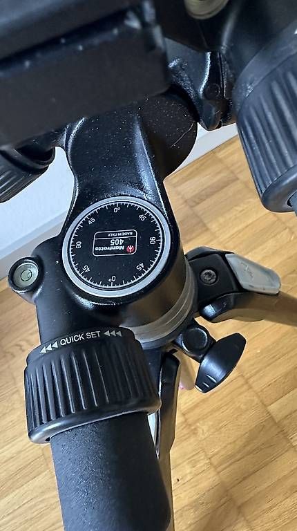 Manfrotto Trépieds & Accessoires: Manfrotto 055 Carbon Stativ mit Justierungskopf – D'occasion à Uster par Neonschwarz 3