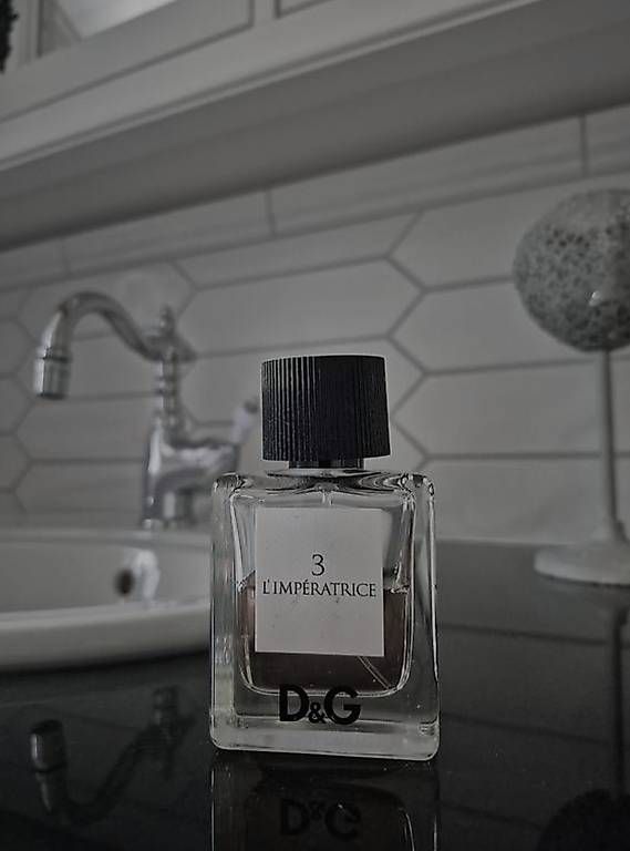Profumi & Eau de Toilette: D&G Imperatrice Parfum – Usato da Gähwil venduto da MaxNora