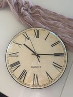 Wanduhr Quartz rund analog beige römische Zahlen neu