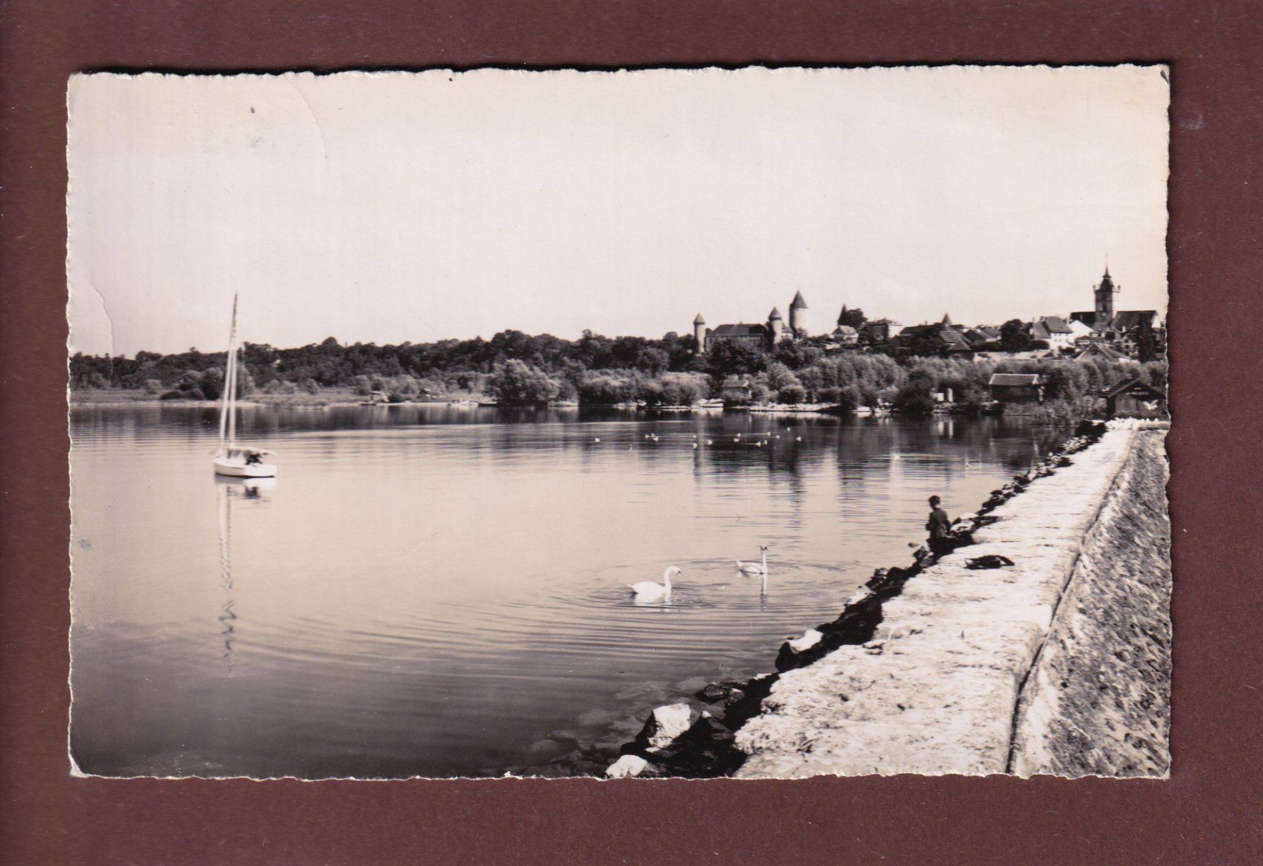 Cartoline postali: ESTAVAYER-LE-LAC - 1947 – Usato da Pully venduto da nicecards