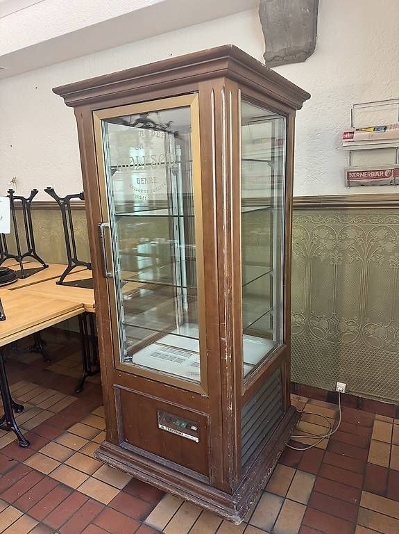 Vitrinen: Kühlvitrine – Gebraucht aus Bern von leo_n862 1