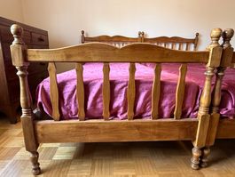 2 Massivholz Einzelbetten mit Lattoflex Rost