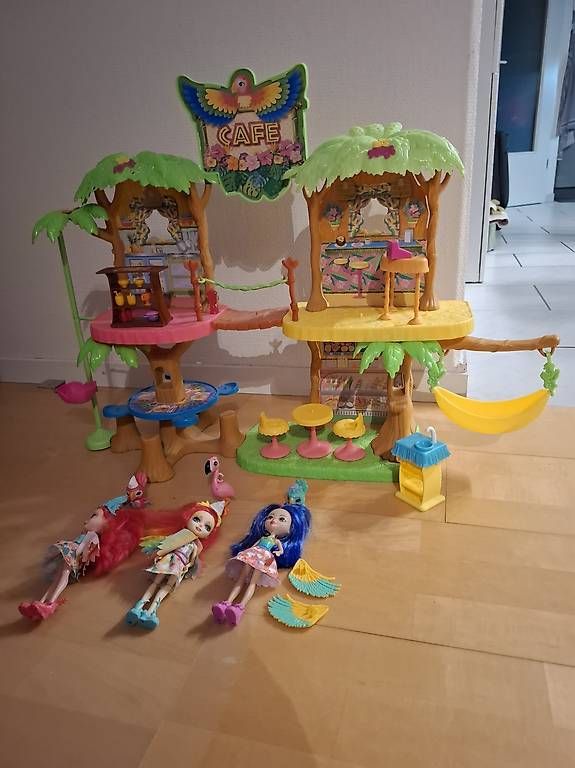 Poupées: Enchantimals Sommer Cafe, Barbies – D'occasion à Utzenstorf par MvHagen