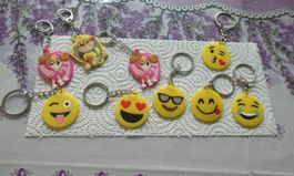 Lot de 9 porte-clefs enfants, neufs
