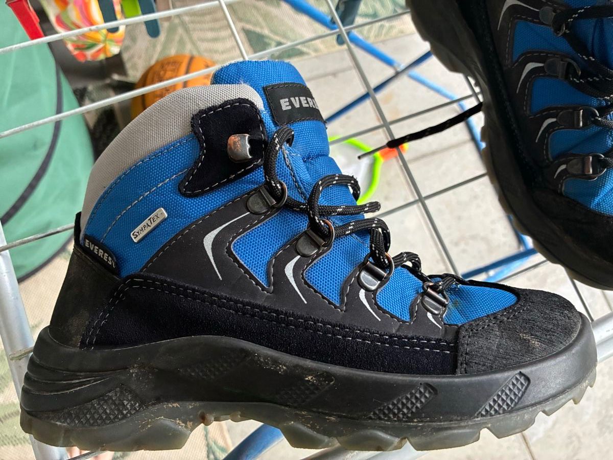 Everest Chaussures garçon: Wanderschuhe Everest Blau Schwarz Grösse 35 gebraucht – D'occasion à Dinhard par bliggi12