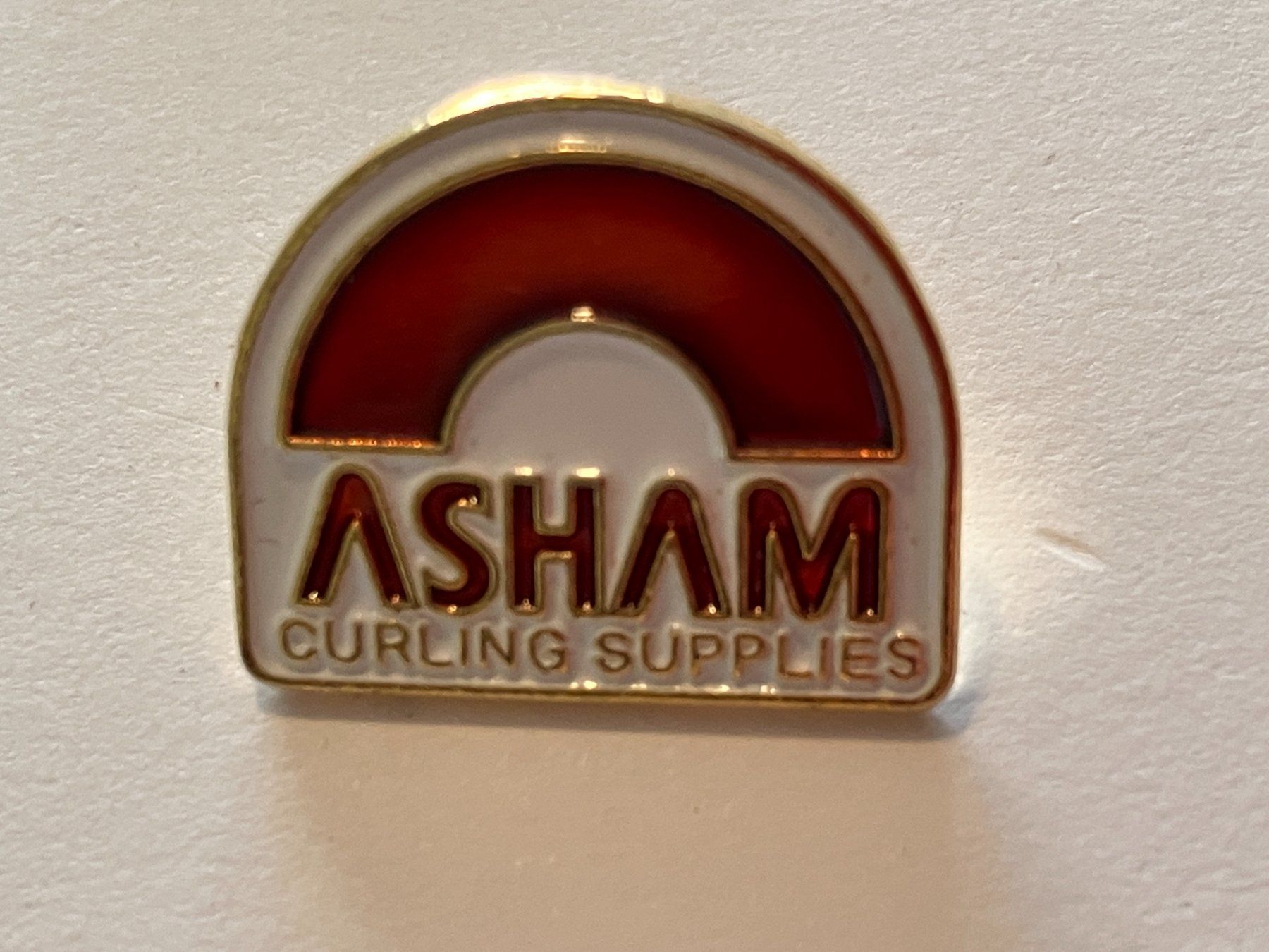 Placchette & Badge: 1 Pin ASHAM Curling Supplies – Usato da Basel venduto da djwwpp