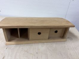Antike Spielzeuggarage aus Massivholz für 6 Autos