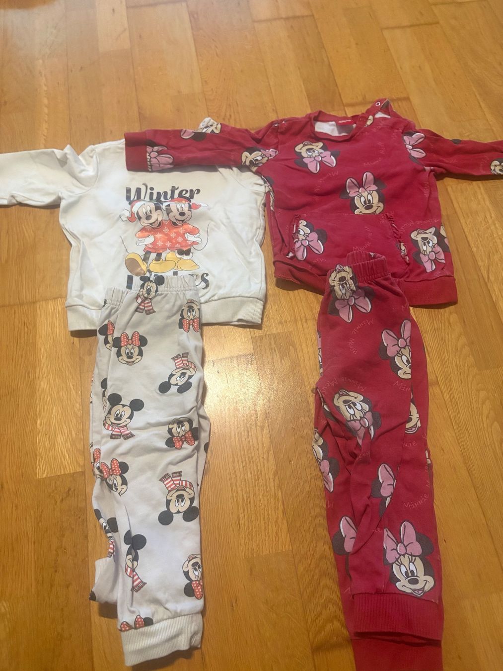 Lotti & Set di vestiti: 2 Sets Disney Minnie 86/92 – Usato da Münsingen venduto da jsc_xj9b