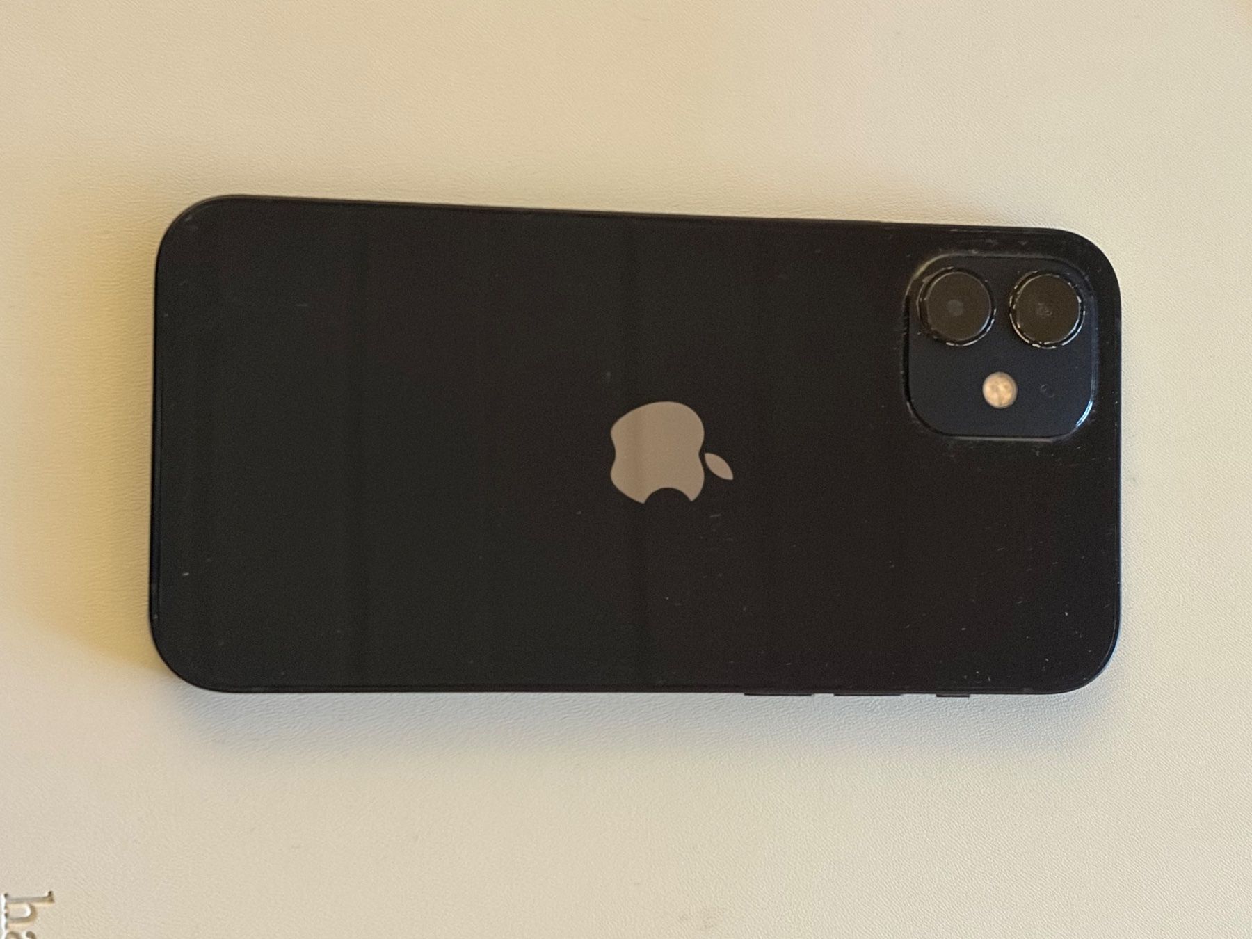 Apple Telefoni cellulari / Smartphones: iPhone 12 64GB, Schwarz – Usato da Widnau venduto da nele02 1