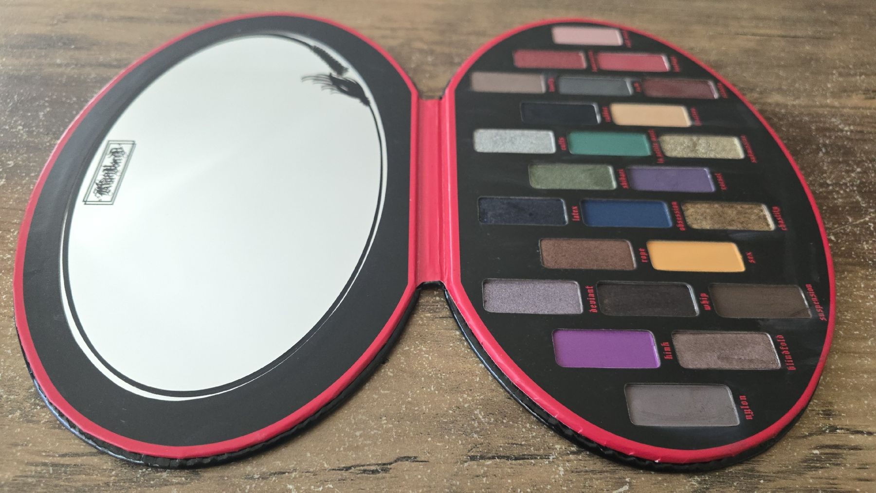 Make-up: Eyeshadow palet : Kat von D - Fetish, never used – Nuovo (secondo la descrizione) da Zürich venduto da lar_d9pc 3