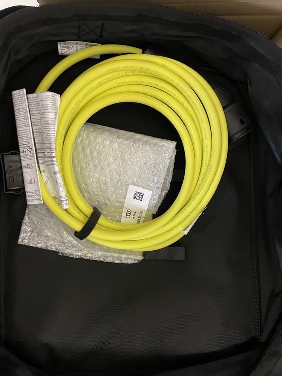 Original Audi Aufbewahrungstasche 85H071073 – Für E-tron Ladekabel, Schwarz, Für Kofferraum Vorne/hinten