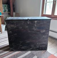 Rustikale antike Holztruhe