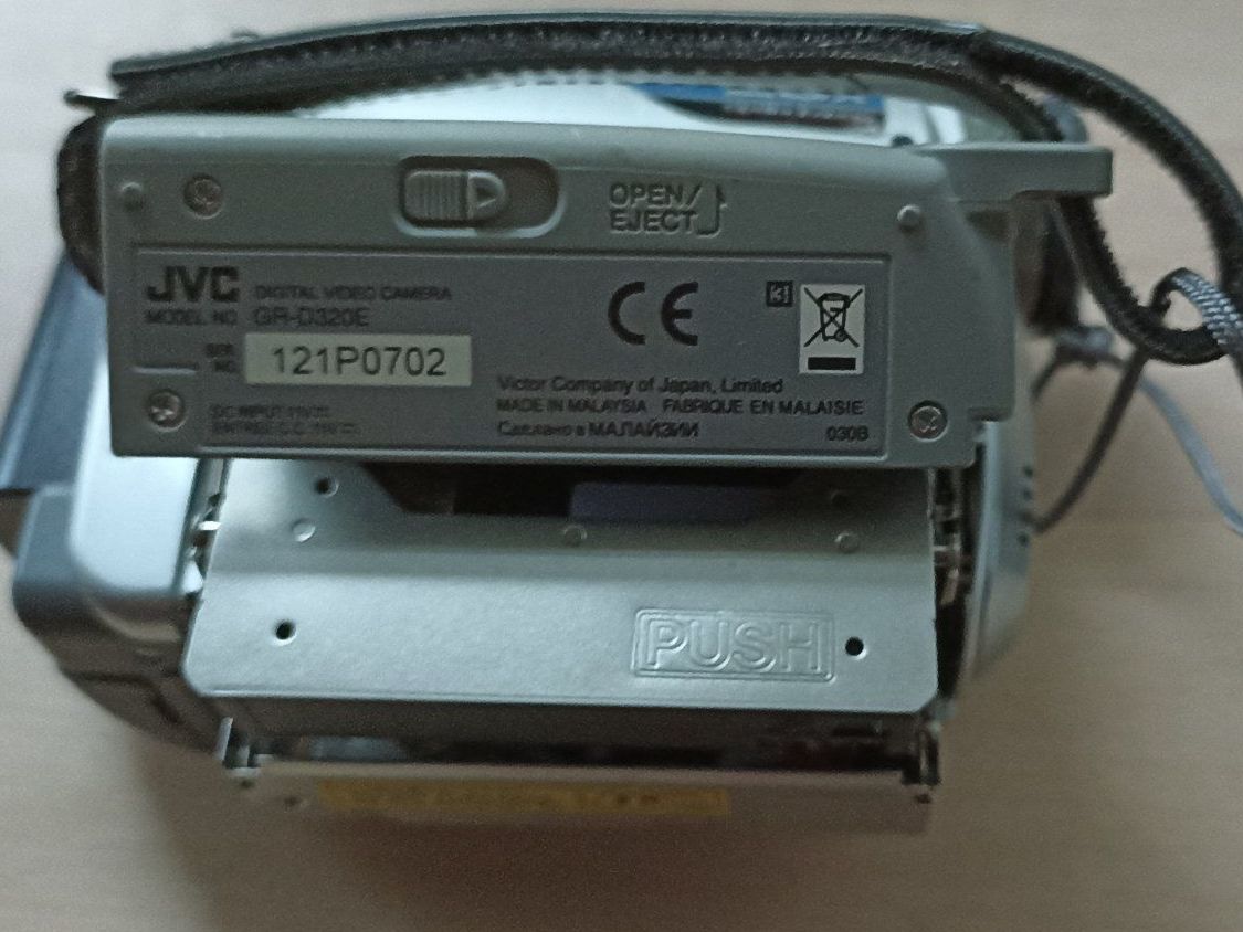 Videocamere: JVC GR-D320E Videokamera – Usato da Twann venduto da sch_j2hz 4