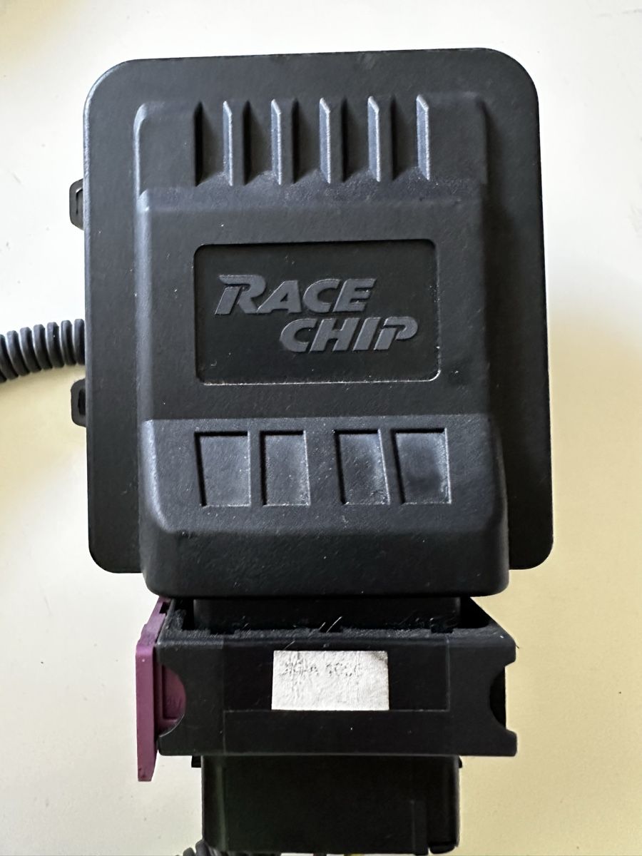Componenti elettronici: Race Chip Steuergerät mit Kabelbaum – Usato da Sargans venduto da Sarganssgchtj