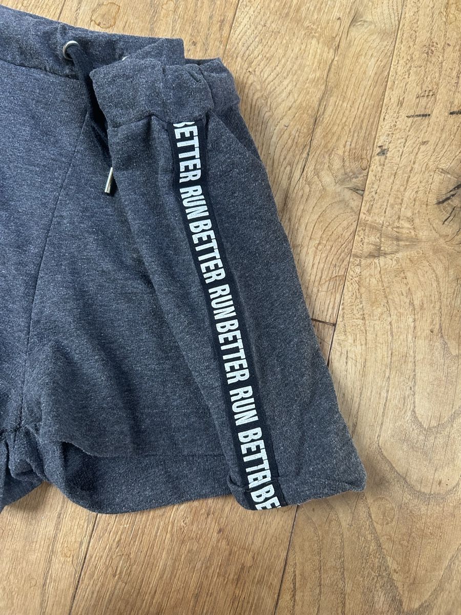 Pantaloni: Shorts Grau Grösse M von der Marke Page one – Usato da Frauenfeld venduto da jae_vs6j 4