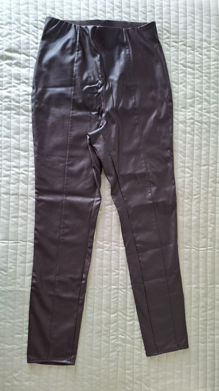 Pantaloni: Kunstlederhose, Bordeauxrot, Gr. 38 – Nuovo (secondo la descrizione) da Emmen venduto da Tigerlady
