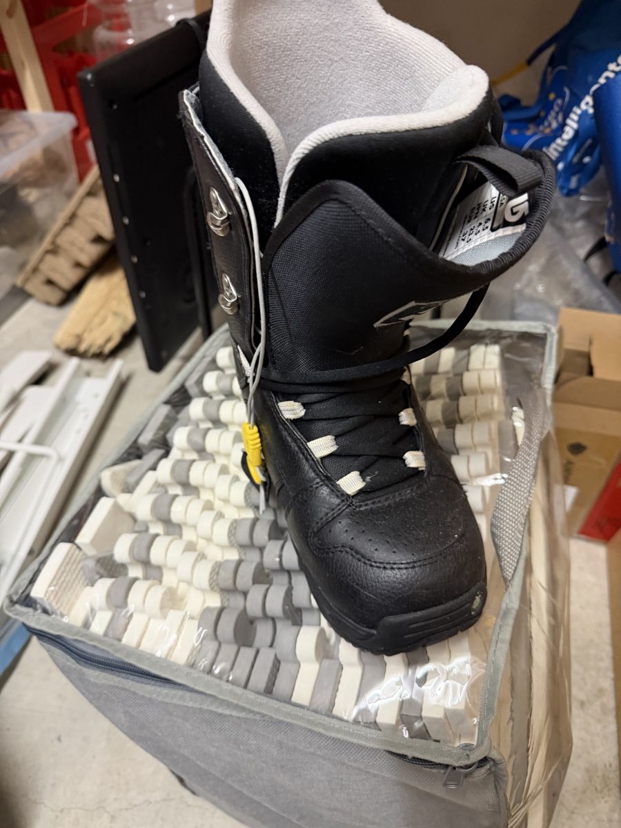 Burton Herrenschuhe: Burton Snowboard boots 37 – Gebraucht aus Wallisellen von marianna.rosso333 1