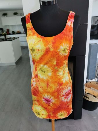 Schön verarbeitetes Sommerkleid, NEU