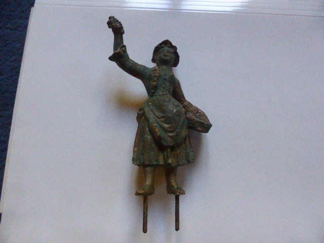 Statuette: Antike Messing-Figur,Marktfrau,Mode,Korb,Aufsatz – Usato da Lausen venduto da liesfisch