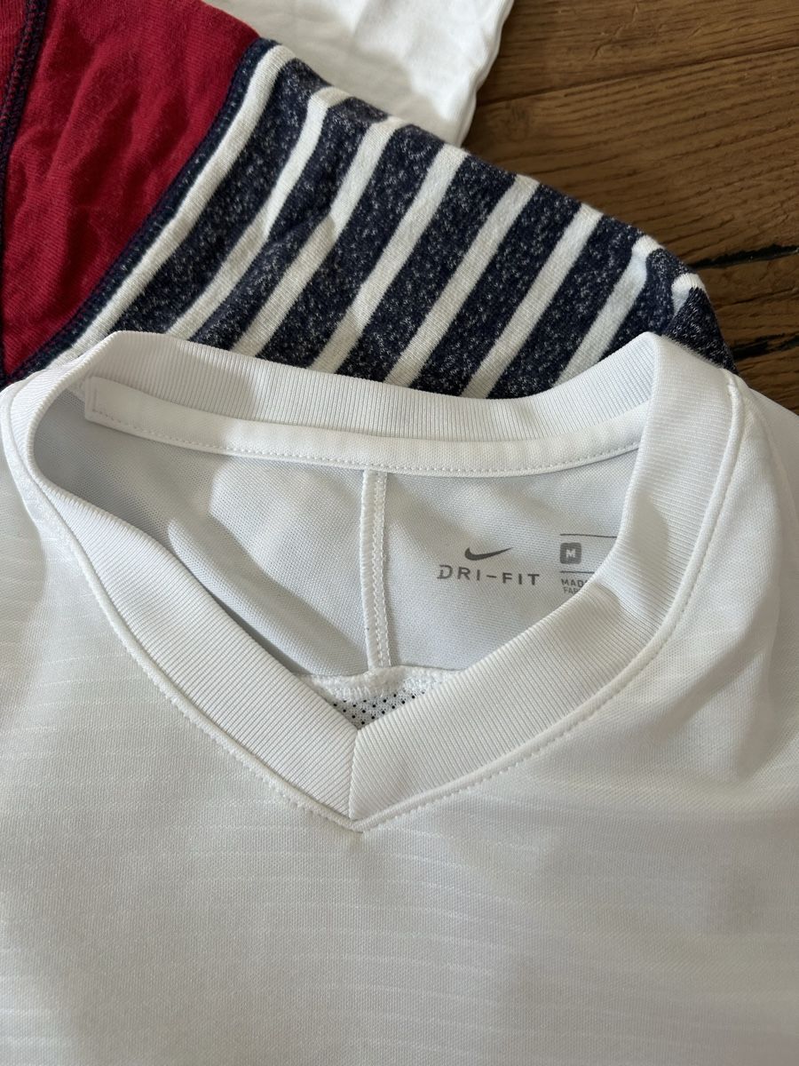 Lotti & Set di vestiti: 3 T Shirt und 1 Pullover  – Usato da Alpthal venduto da MarCar7 1