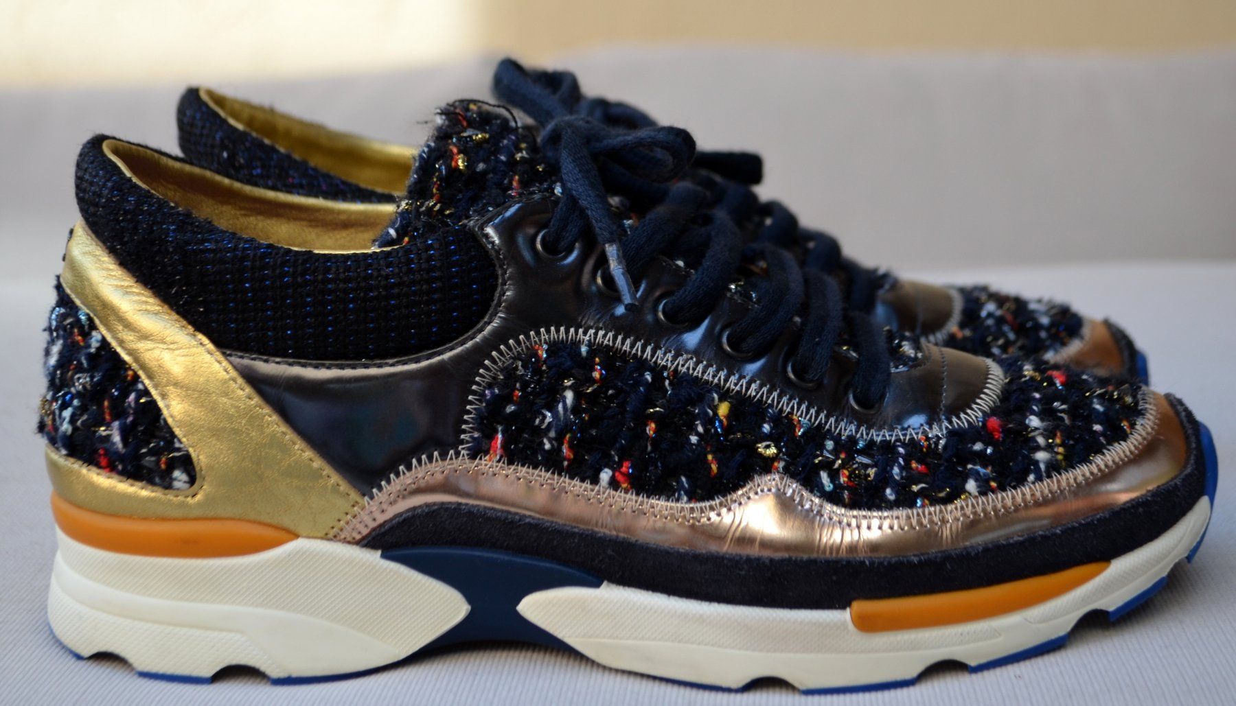 Chanel Damenschuhe: Chanel Sneakers 39 – Gebraucht aus Collonges von Auganien
