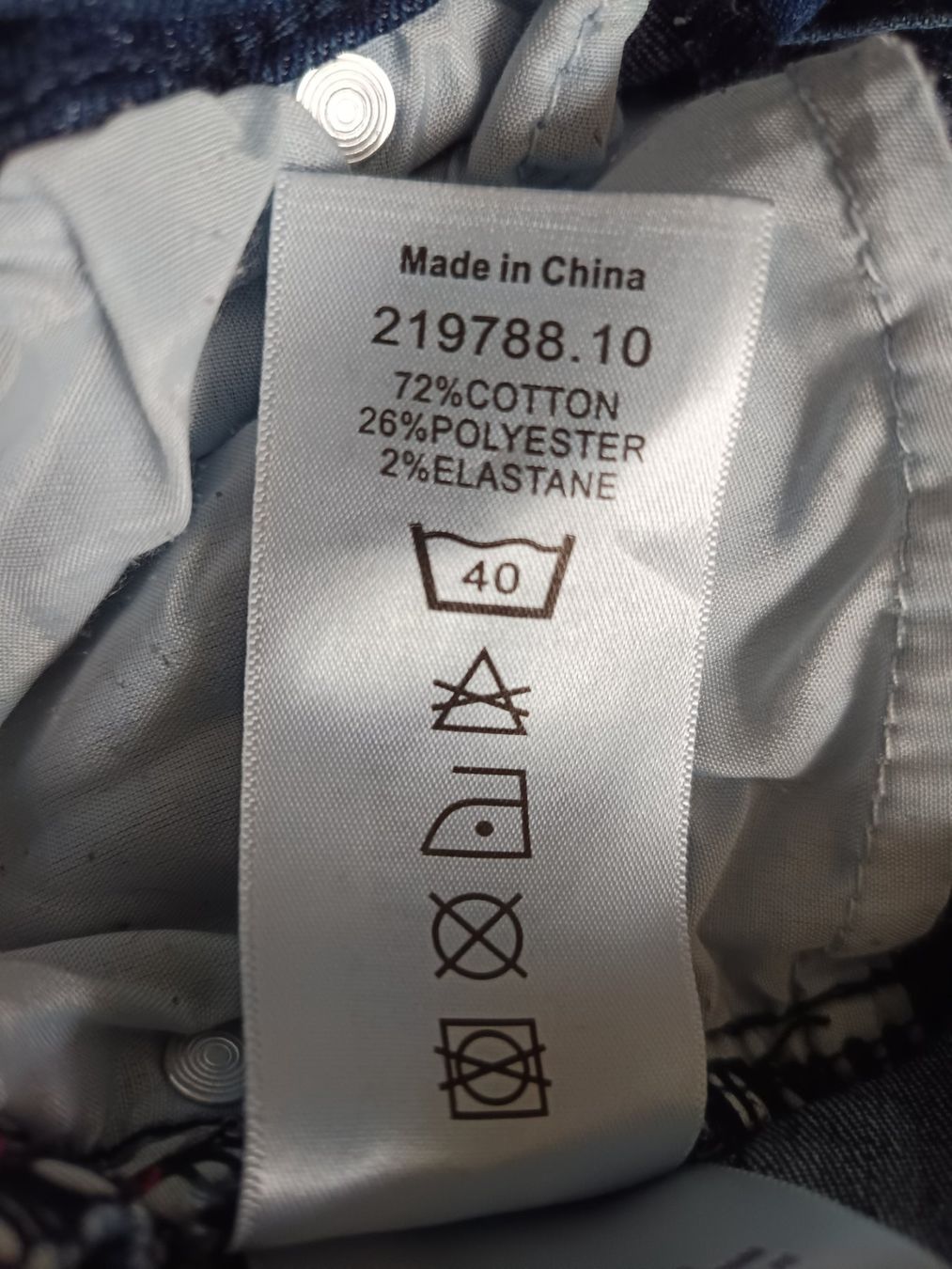 Jeans: Jean Dunkelblau Gr. 34 – Nuovo (secondo la descrizione) da Gattikon venduto da Nesy8930 2