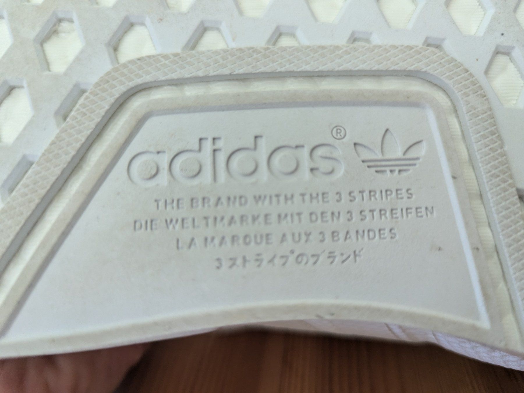Adidas Herrenschuhe: Adidas NMD_R1 Grösse 42 – Neu und originalverpackt aus Pfäffikon ZH von Pfauwow 2