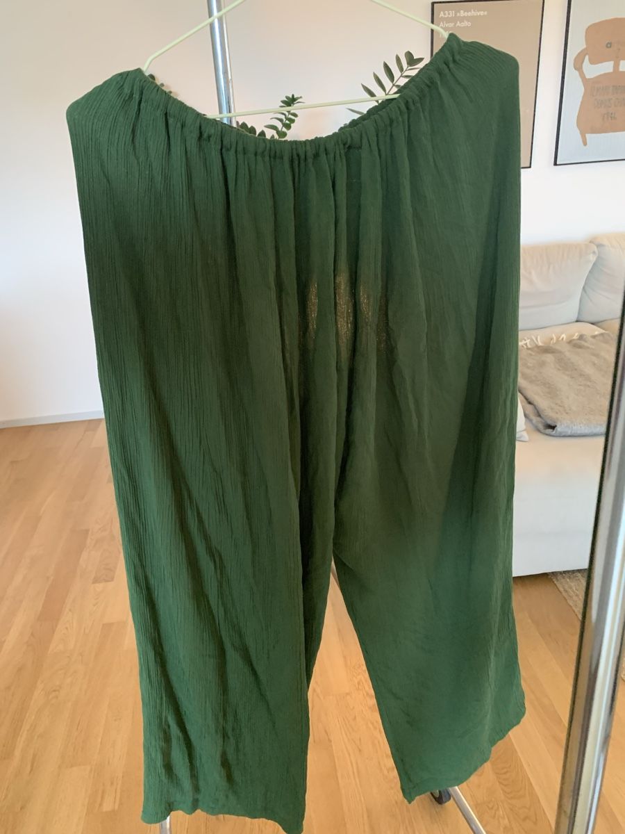 Pantaloni: Grüne Stoffhosen – Usato da Zürich venduto da Giuliadelia 1