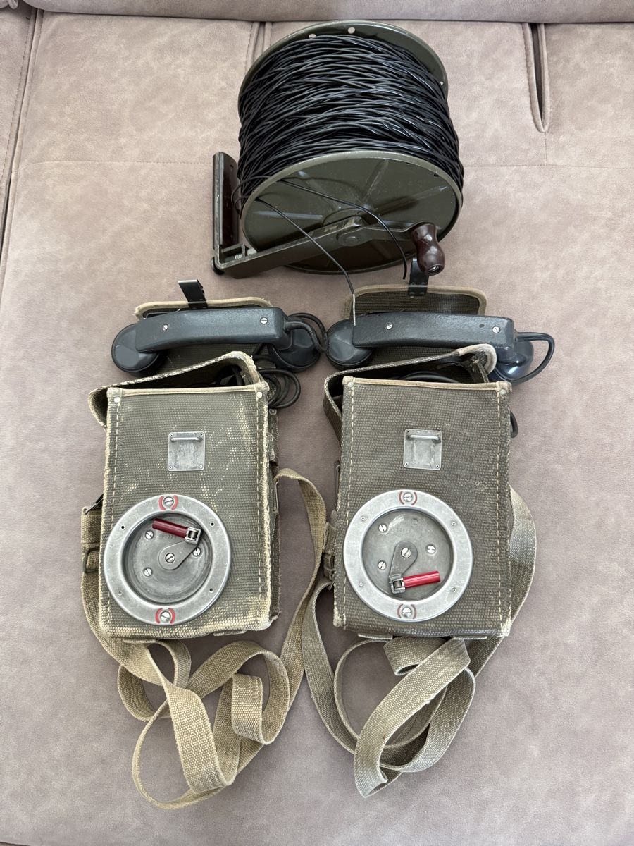 Téléphones: Feldtelefon 50 Set Schweizer Armee mit Kabeltrommel – D'occasion à Seedorf BE par Germm