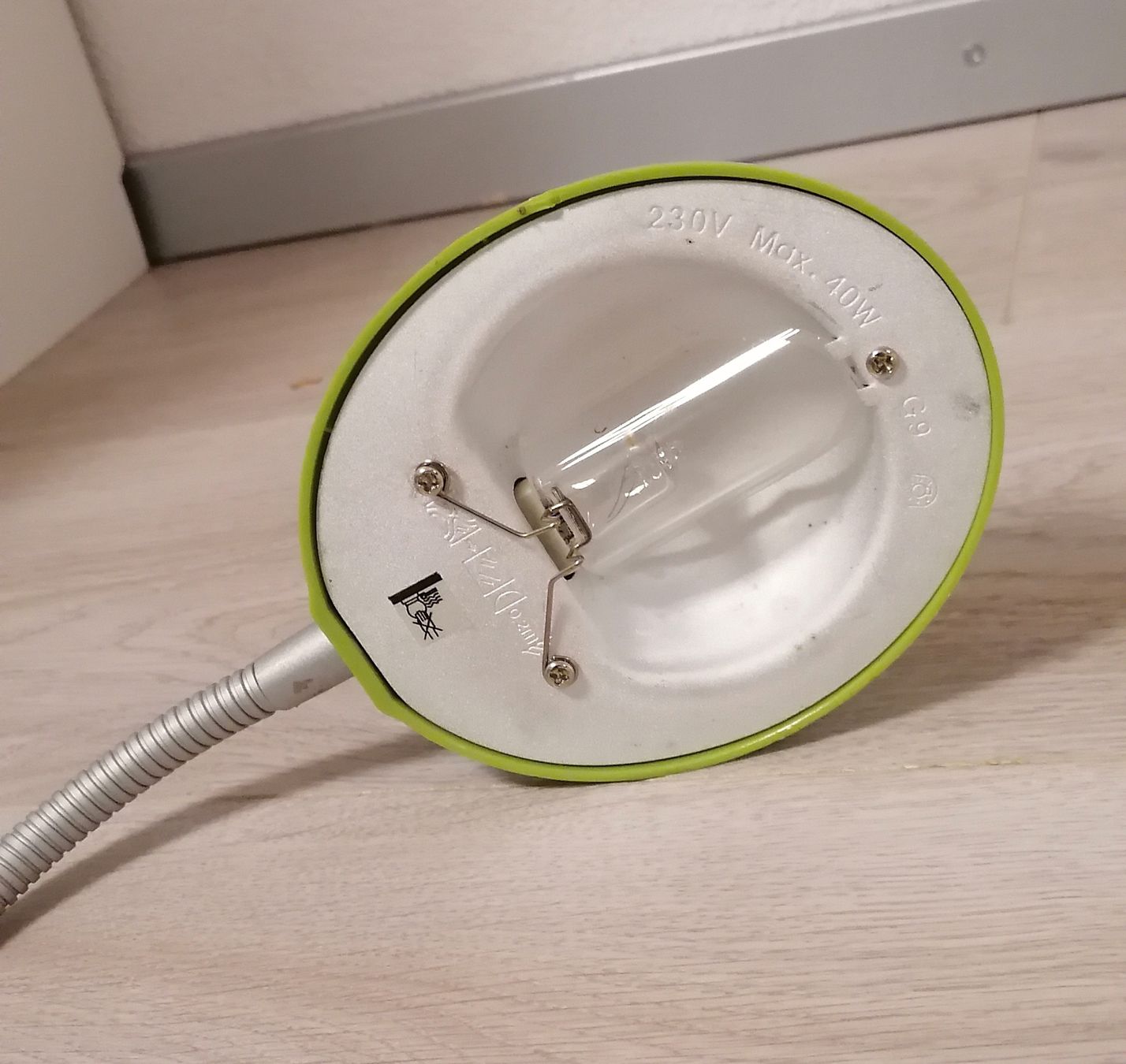 Lampade: Hellgrüne Schreibtischlampe – Usato da Schwarzenegg venduto da musi09 1