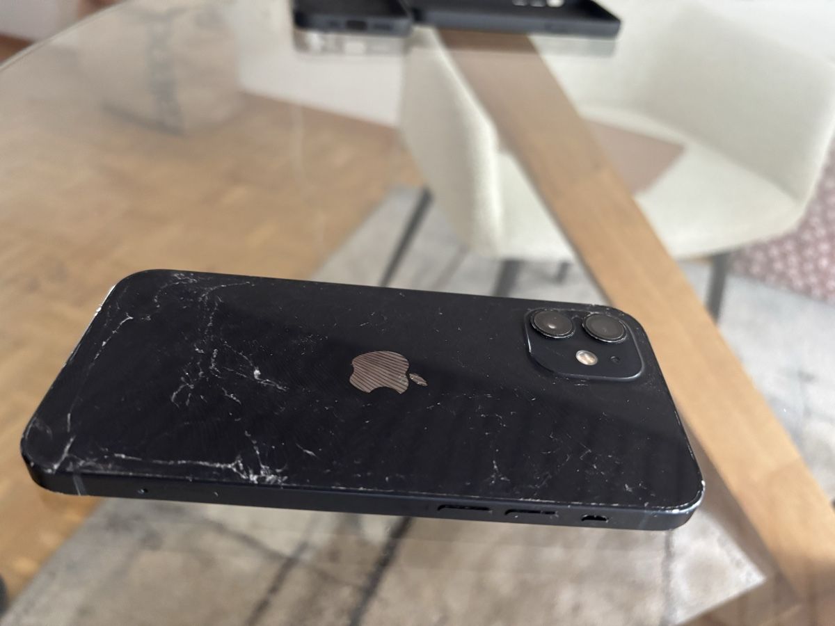Apple Telefoni cellulari / Smartphones: iPhone 12 64GB Schwarz – Usato da Horgen venduto da nutzer8810 5