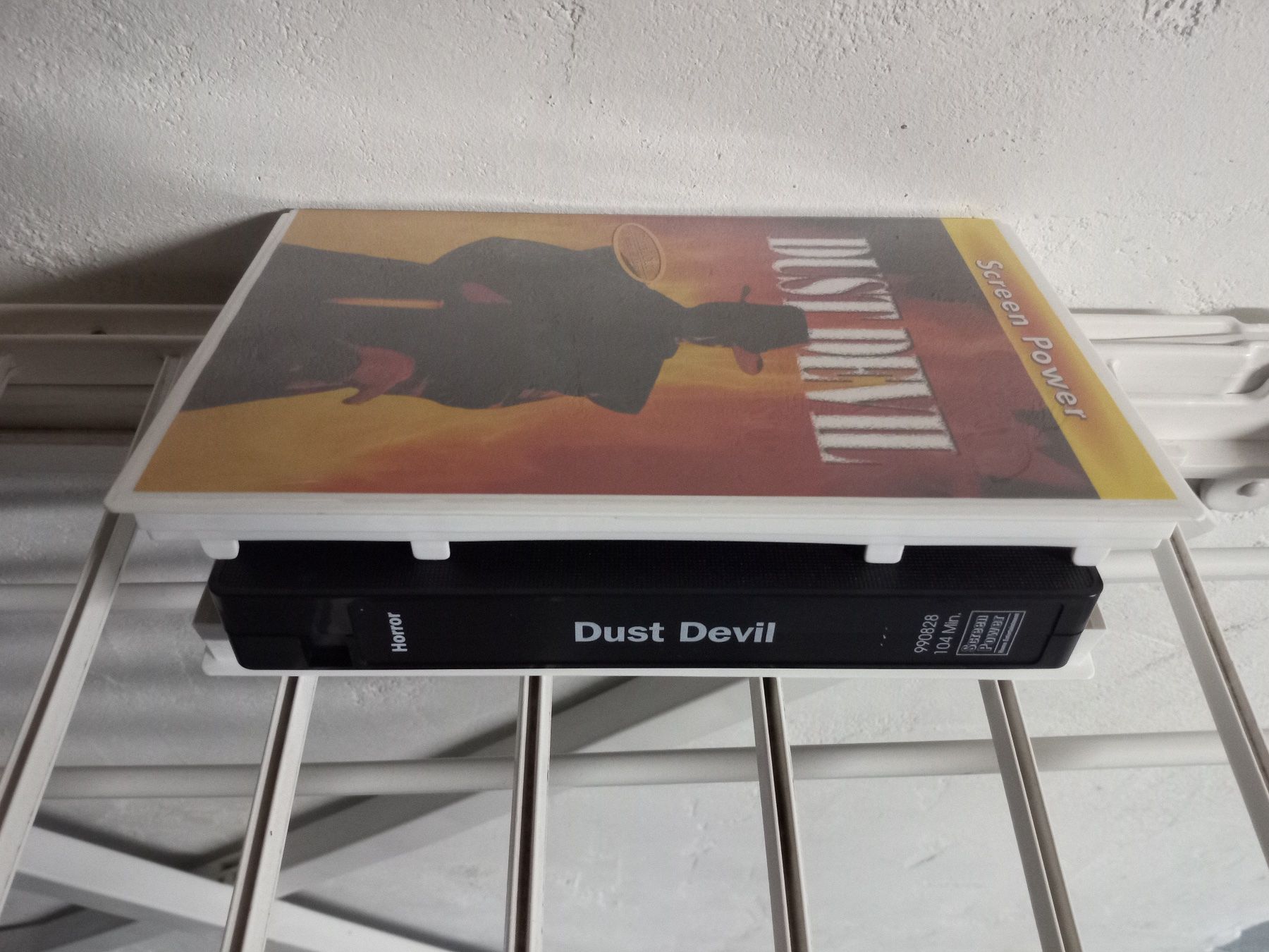 Tutti i VHS: VHS DUST DEVIL SCREEN POWER VIDEO DIRECTOR' S CUT HORROR – Usato da Brienz BE venduto da INTERNALFIRE 2