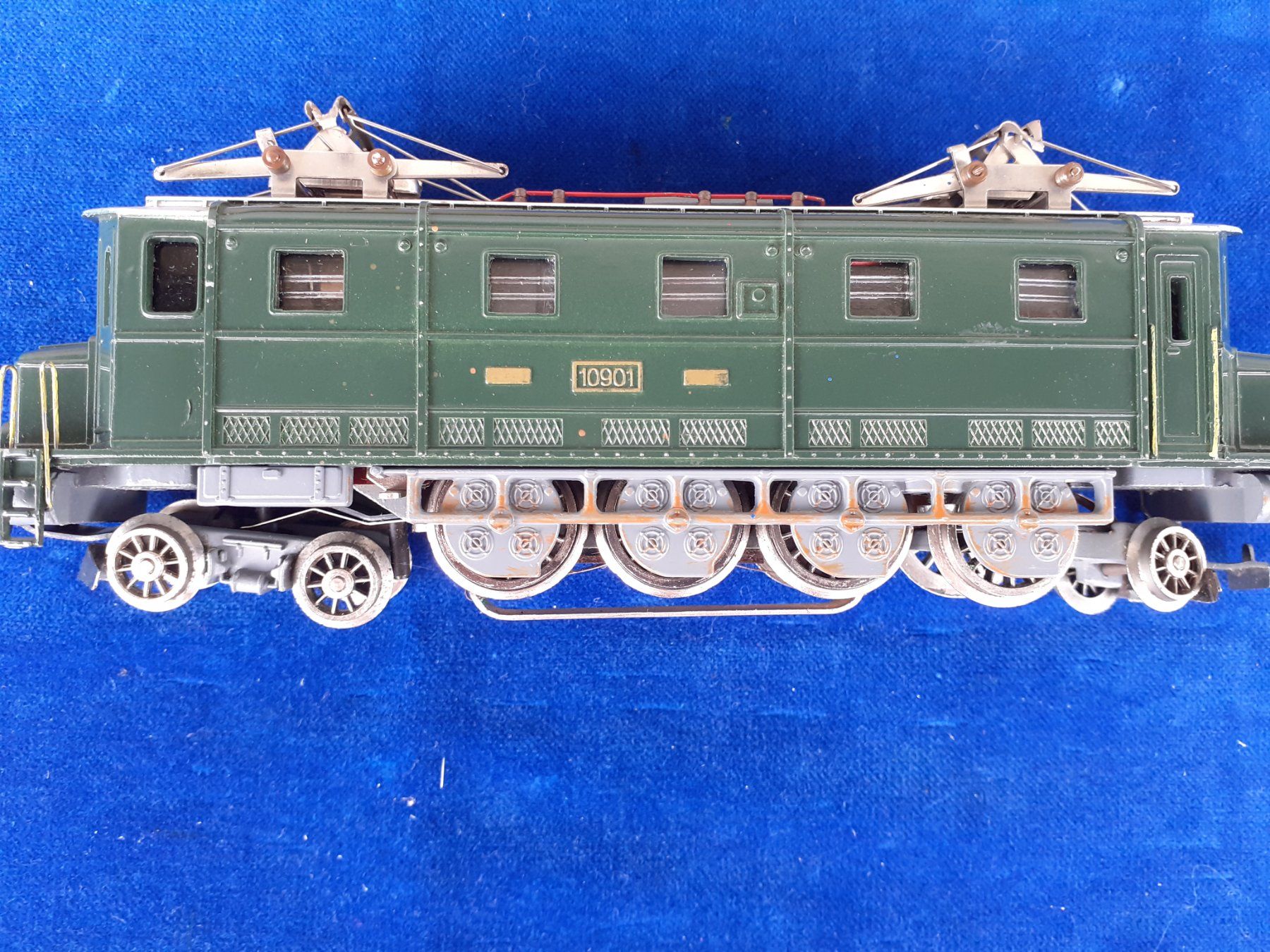 Hag Modellini di ferrovie: HAG E-Lok SBB Ae 4/7  H0 Lok-Nr. 10901 – Usato da Arbedo venduto da aladino666 1