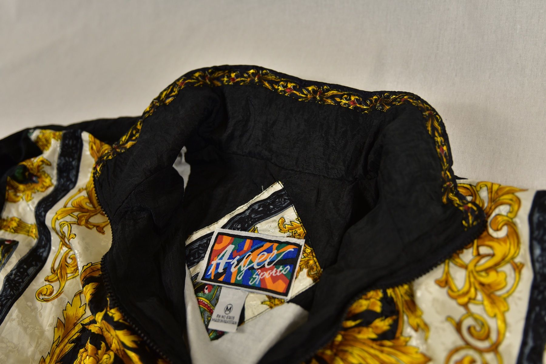 Giacche: Vintage Windbreaker – Usato da Luzern venduto da eli_b9zg 6