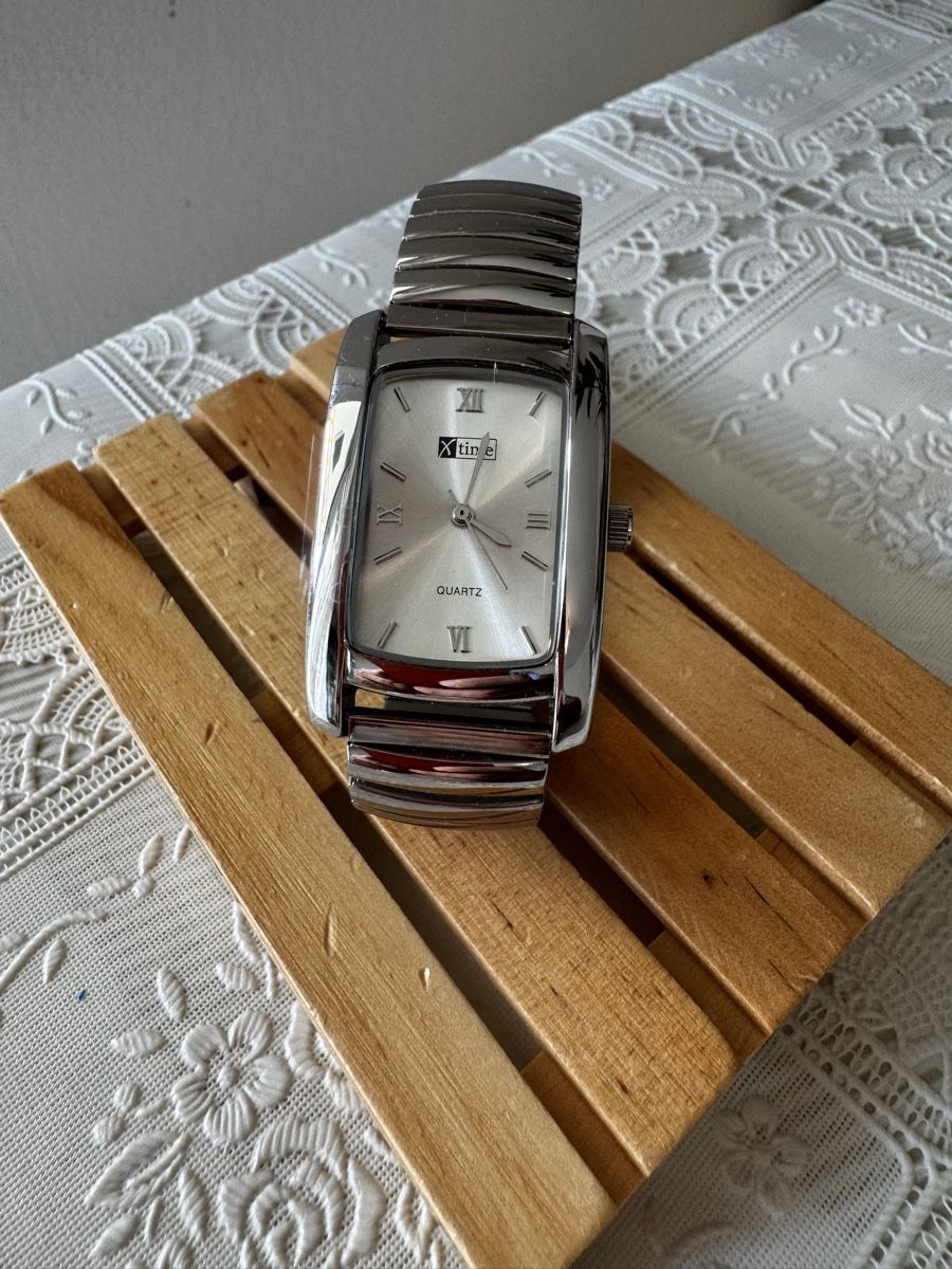 Montres: Xtime Quartz Watch Silver Rectangular Like New – D'occasion à Gerlafingen par naj_vj8s 7