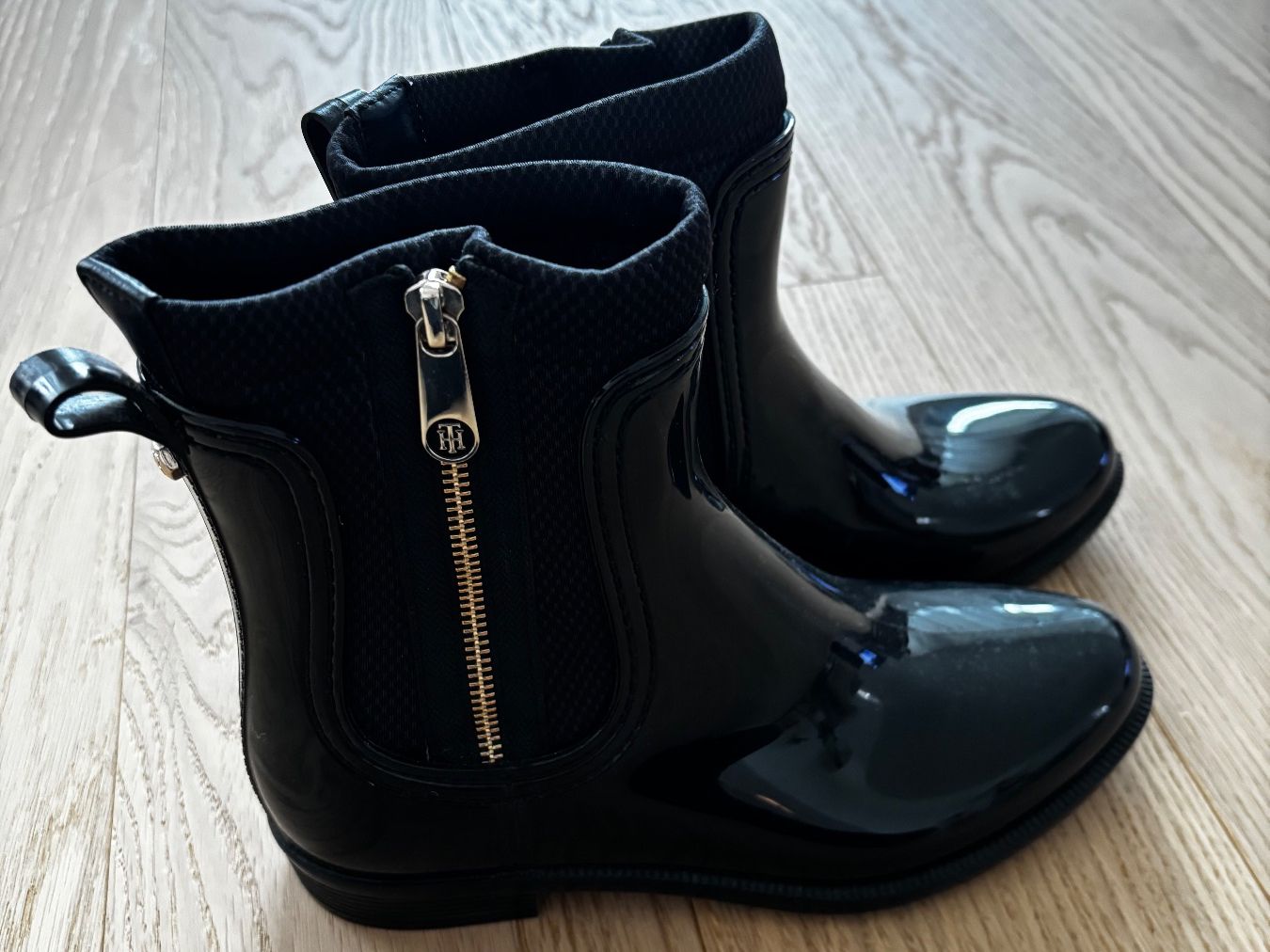 Tommy Hilfiger Scarpe da donna: Tommy Hilfiger Gummistiefel – Usato da Meggen venduto da Jeannine_24 1