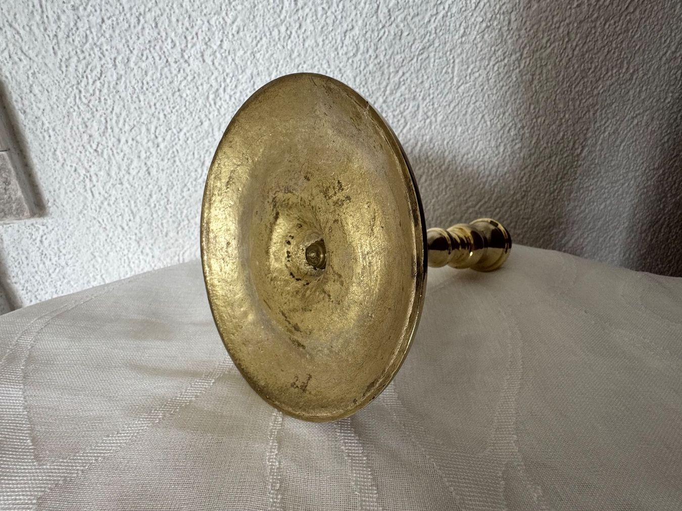 Portacandele: Massiver Kerzenständer aus Messing – Usato da Balsthal venduto da armenharut 3
