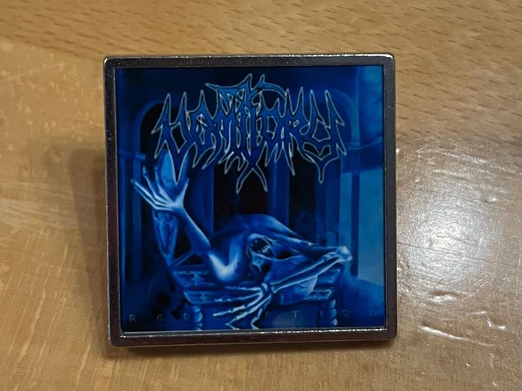 Spille & Fermagli: Vomitory Pin Anstecker Rock Punk Metal Pop – Nuovo (secondo la descrizione) da Horn venduto da abutre72