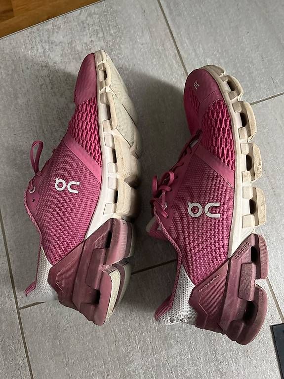 Chaussures hommes: On Schuhe 42.5 – D'occasion à Eschenz par BeHappyandSpreadlove 1