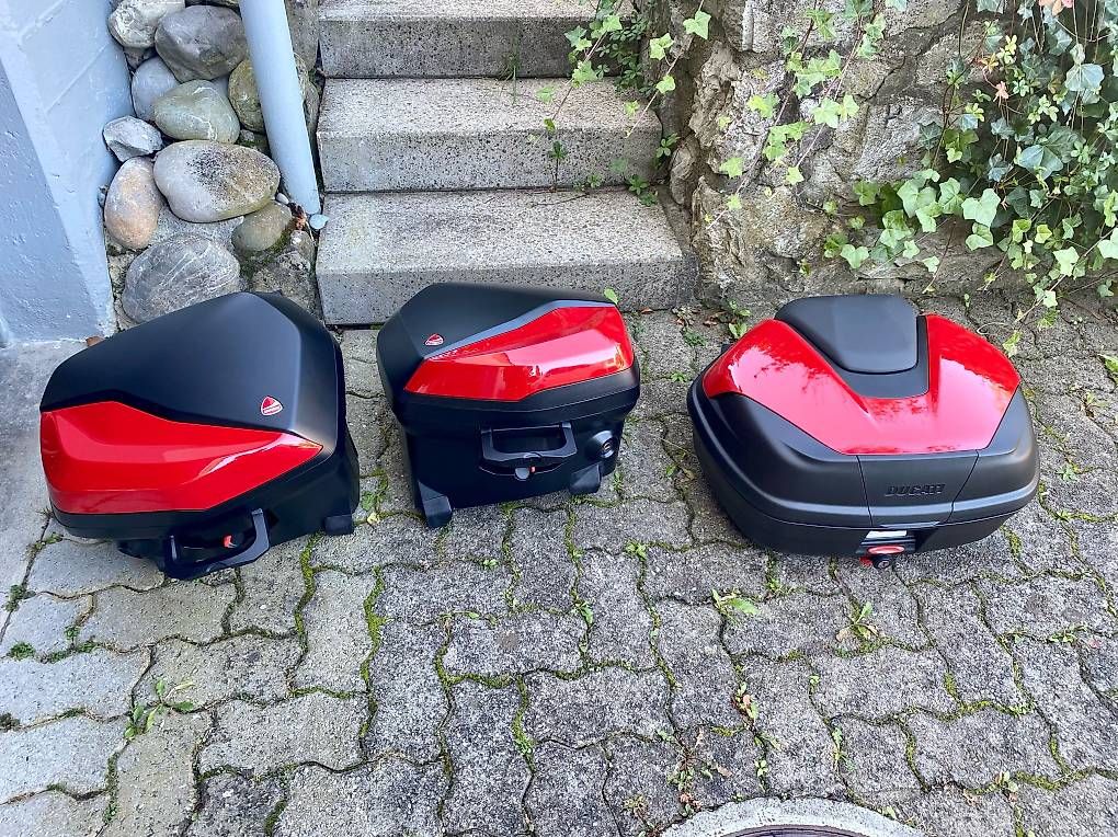 Touring: Ducati Multistrada V4S Travel & Radar Red – Usato da Niederhasli venduto da Earlsaegi 3