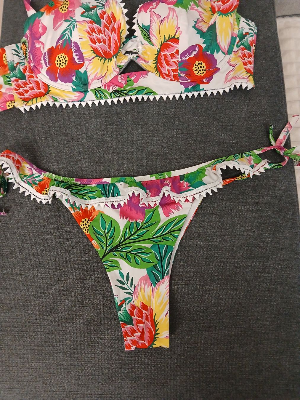 Tezenis Costumi da bagno & Bikini: Sommer Bikini Set TEZENIS - Grösse M - Blumenmuster – Usato da Glattbrugg venduto da fin_66d8 2