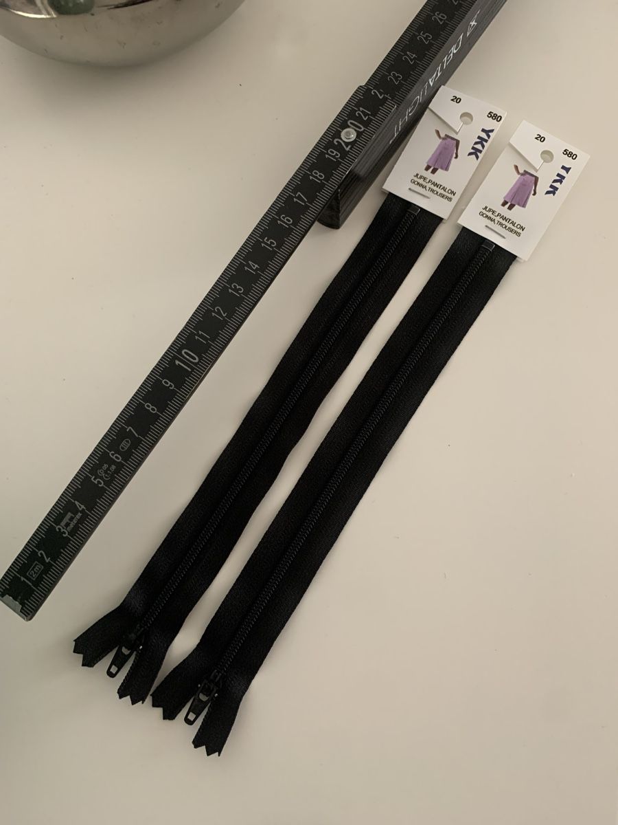 Tissus: Fermeture éclair YKK noire 20cm – Neuf avec emballage d'origine à Gland par TallyEva