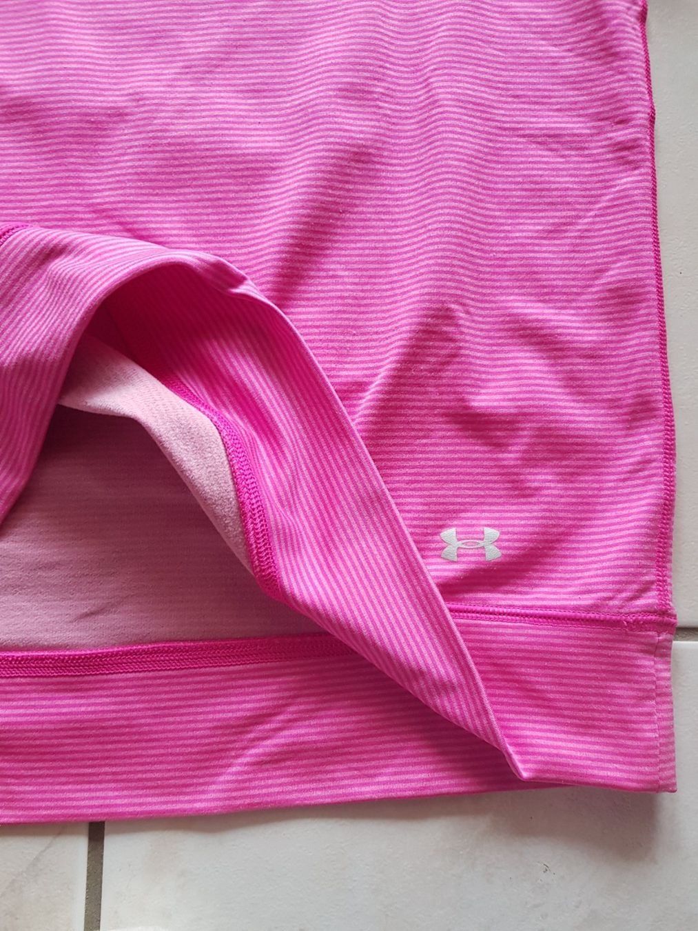 Under Armour Maglioni & Felpe: Sportpulli Under Armour Gr.L pink – Usato da Oberlunkhofen venduto da dreihaselnuesse